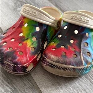 CROCS Kids Rainbow Tie-Dye Slipper Pride Style Shoes Size 1